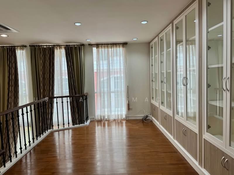 Baan Klang Krung Thonglor, Bangkok, 55 Soi Sukhumvit 55, Khlong Tan Nua, Watthana, Bangkok, 4 Bedrooms, 400 sqm, Townhouse For Rent, by Usuma Usumachat, 500384272 - DDproperty.com