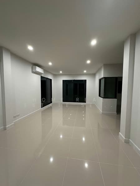 Ninya Kallapaphruek, Bangkok, 87 Kallapaphruek Road, Bang Bon, Bangkok, 4 Bedrooms, 197 sqm, Townhouse For Sale, by HOME Real Estate Service, 500384275 - DDproperty.com