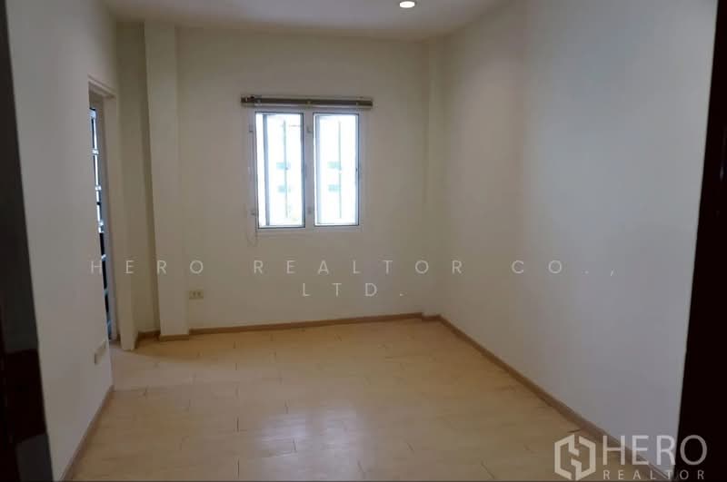 For rent Home Office 386 sqm in BTS Phra Khanong Bangkok HRE00263, Bangkok, สุขุมวิท 71, Phra Kanong Nua, Watthana, Bangkok, 4 Bedrooms, 386 sqm, Townhouse For Rent, by Hero Realtor Co., Ltd., 500384343 - DDproperty.com
