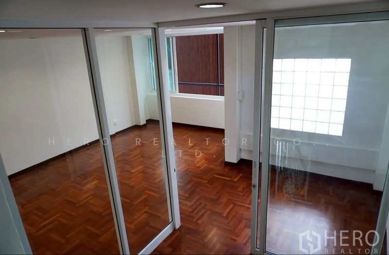 For rent Home Office 386 sqm in BTS Phra Khanong Bangkok HRE00263, Bangkok, สุขุมวิท 71, Phra Kanong Nua, Watthana, Bangkok, 4 Bedrooms, 386 sqm, Townhouse For Rent, by Hero Realtor Co., Ltd., 500384343 - DDproperty.com
