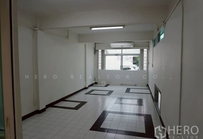 For rent Home Office 386 sqm in BTS Phra Khanong Bangkok HRE00263, Bangkok, สุขุมวิท 71, Phra Kanong Nua, Watthana, Bangkok, 4 Bedrooms, 386 sqm, Townhouse For Rent, by Hero Realtor Co., Ltd., 500384343 - DDproperty.com