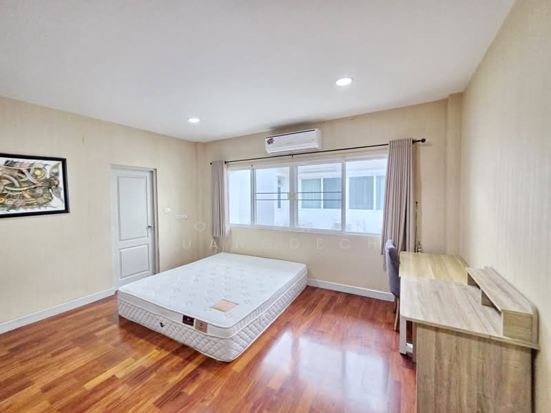 Grand Bangkok Boulevard Rama 9 - Srinakarindra, Bangkok, Krungthep Kritha 17 Alley, Thap Chang, Saphan Sung, Bangkok, 4 Bedrooms, 300 sqm, Single Detached House For Rent, by Noppawan Ruangdech, 500384444 - DDproperty.com