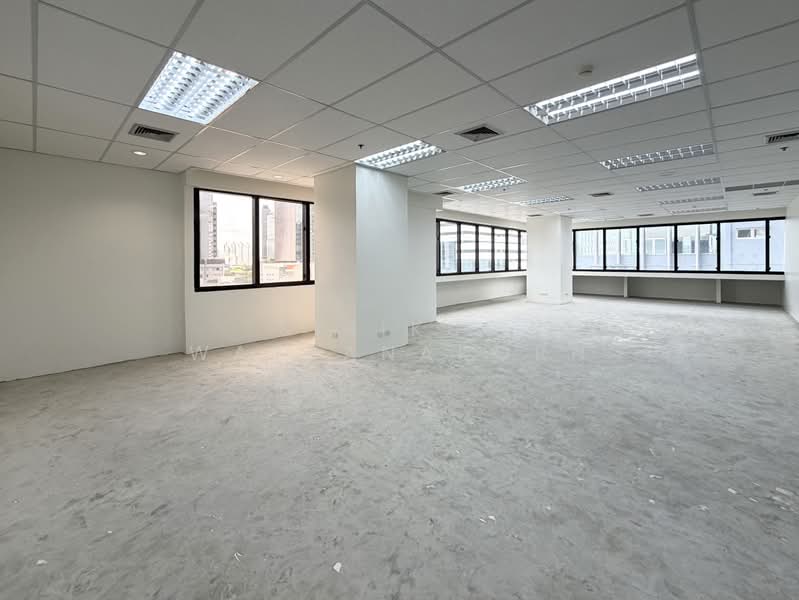 Next to BTS Saladaeng, Restaurant & Mall On-Site, Flexible Size, กรุงเทพ, สุริยวงศ์, บางรัก, กรุงเทพ, 111 ตร.ม., สำนักงาน ให้เช่า, โดย Sirikul Wattanakorn, 500384446 - DDproperty.com