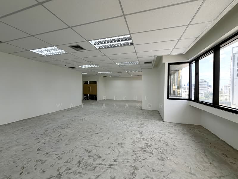 Next to BTS Saladaeng, Restaurant & Mall On-Site, Flexible Size, กรุงเทพ, สุริยวงศ์, บางรัก, กรุงเทพ, 111 ตร.ม., สำนักงาน ให้เช่า, โดย Sirikul Wattanakorn, 500384446 - DDproperty.com