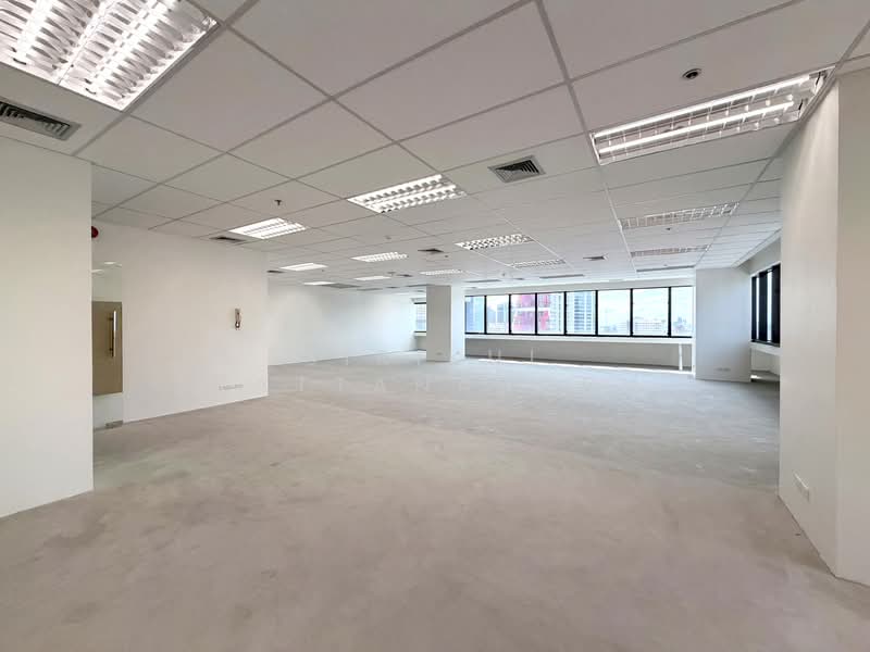 Next to BTS Sala Daeng, Open view, Restaurants & Mall On-Site, Flexible Size, กรุงเทพ, สุริยวงศ์, บางรัก, กรุงเทพ, 175 ตร.ม., สำนักงาน ให้เช่า, โดย Sirikul Wattanakorn, 500384471 - DDproperty.com