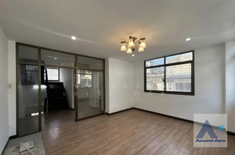 5 Bedrooms Townhouse for Rent in Silom, Bangkok near MRT Sam Yan - BTS Sala Daeng, Bangkok, Si Phraya, Bang Rak, Bangkok, 5 Bedrooms, 180 sqm, Townhouse For Rent, by บริษัท แอคคอม เอเซีย จำกัด, 500384484 - DDproperty.com