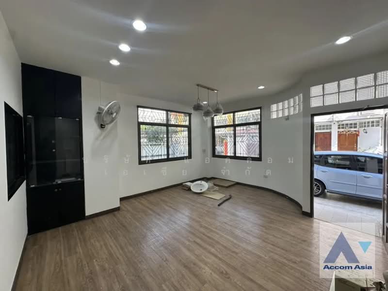 5 Bedrooms Townhouse for Rent in Silom, Bangkok near MRT Sam Yan - BTS Sala Daeng, กรุงเทพ, สี่พระยา, บางรัก, กรุงเทพ, 180 ตร.ม., ทาวน์เฮ้าส์ ให้เช่า, โดย บริษัท แอคคอม เอเซีย จำกัด, 500384484 - DDproperty.com