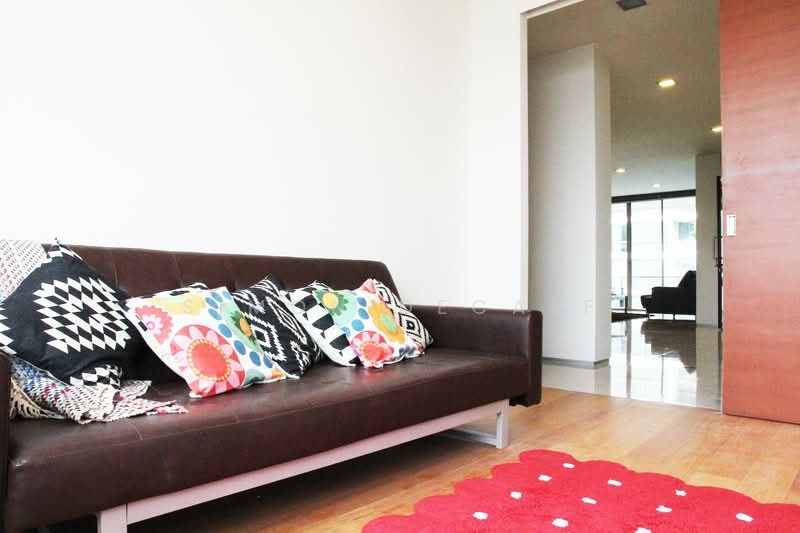 Ficus Lane, Bangkok, Soi Sukhumvit 44/1, Phra Kanong, Khlong Toei, Bangkok, 3 Bedrooms, 200 sqm, Condo For Rent, by Simon Decalf, 500384496 - DDproperty.com