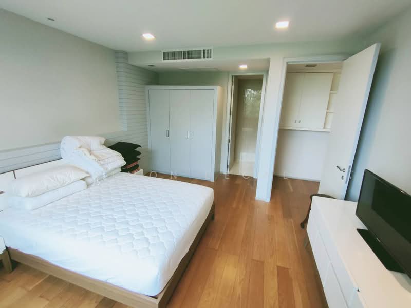 Ficus Lane, Bangkok, Soi Sukhumvit 44/1, Phra Kanong, Khlong Toei, Bangkok, 2 Bedrooms, 198 sqm, Condo For Rent, by Simon Decalf, 500384519 - DDproperty.com