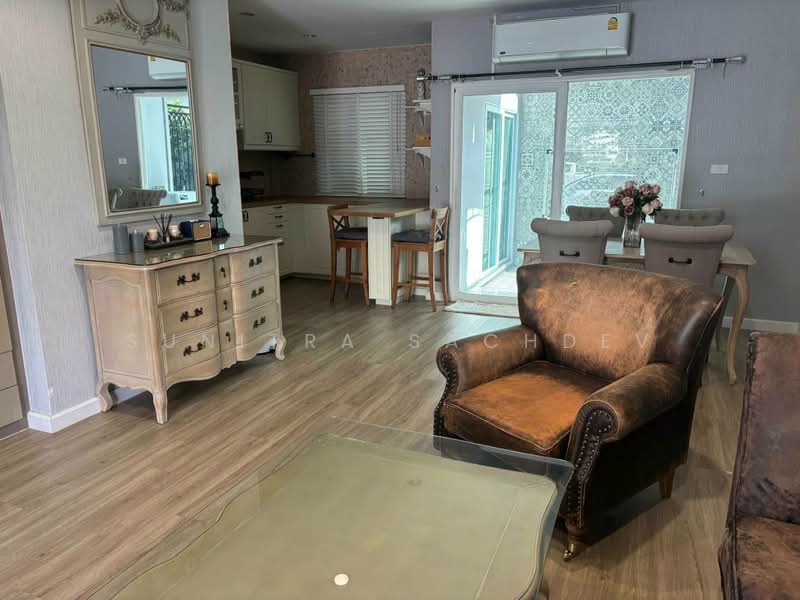 Townhome 3-Storey Soi Phatthanakan 44, Bangkok, Suan Luang, Bangkok, 3 Bedrooms, 120 sqm, Townhouse For Rent, by Sunitra Sachdev, 500384544 - DDproperty.com