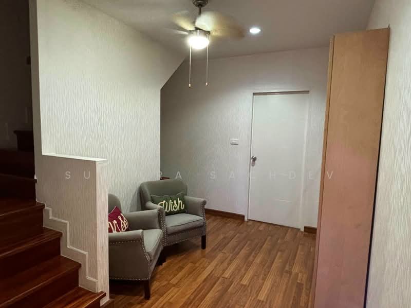 Townhome 3-Storey Soi Phatthanakan 44, Bangkok, Suan Luang, Bangkok, 3 Bedrooms, 120 sqm, Townhouse For Rent, by Sunitra Sachdev, 500384544 - DDproperty.com