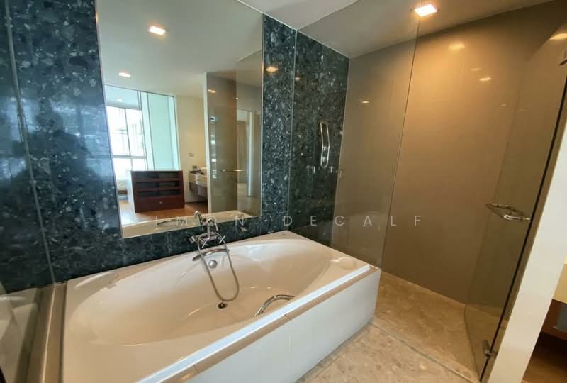 Ficus Lane, Bangkok, Soi Sukhumvit 44/1, Phra Kanong, Khlong Toei, Bangkok, 3 Bedrooms, 210 sqm, Condo For Rent, by Simon Decalf, 500384560 - DDproperty.com
