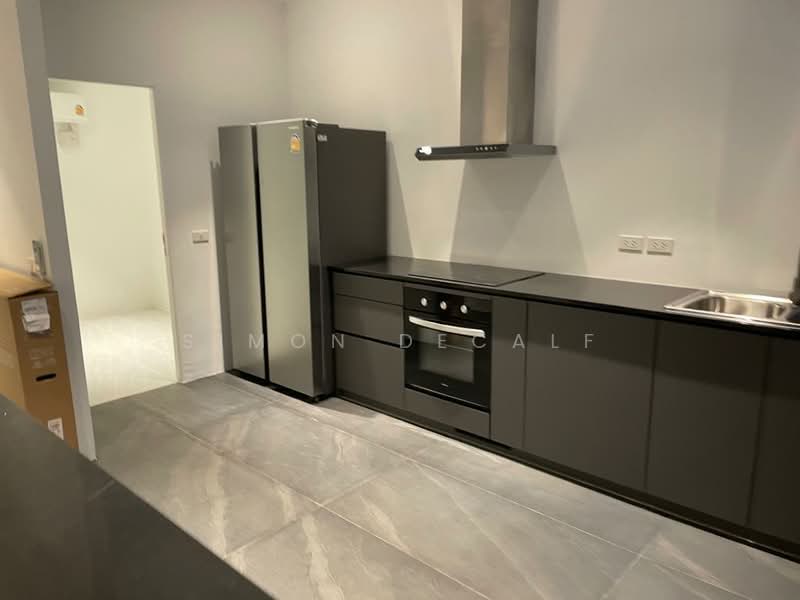 Ficus Lane, Bangkok, Soi Sukhumvit 44/1, Phra Kanong, Khlong Toei, Bangkok, 5 Bedrooms, 379 sqm, Condo For Rent, by Simon Decalf, 500384582 - DDproperty.com