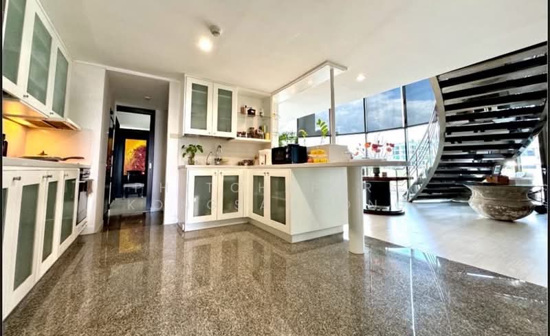 Supalai Place Sukhumvit 39, Bangkok, 175-179 Soi Sukhumvit 39 Sukhumvit Road, Khlong Tan Nua, Watthana, Bangkok, 4 Bedrooms, 500 sqm, Condo For Rent, by Phitchaporn Kongsamrong, 500384616 - DDproperty.com