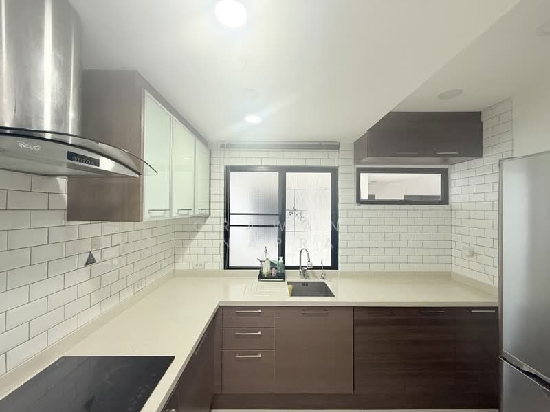 Baan Phrom Phong, Bangkok, Soi Sukhumvit 39, Khlong Tan Nua, Watthana, Bangkok, 2 Bedrooms, 126 sqm, Condo For Sale, by Orawan Ratanapratum, 500384627 - DDproperty.com