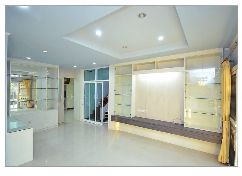 Preecha Romklao, Bangkok, Soi Romklao 1, Saen Sab, Min Buri, Bangkok, 3 Bedrooms, 180 sqm, Single Detached House For Sale, by Thanyathita Nalinratphokin, 500384680 - DDproperty.com