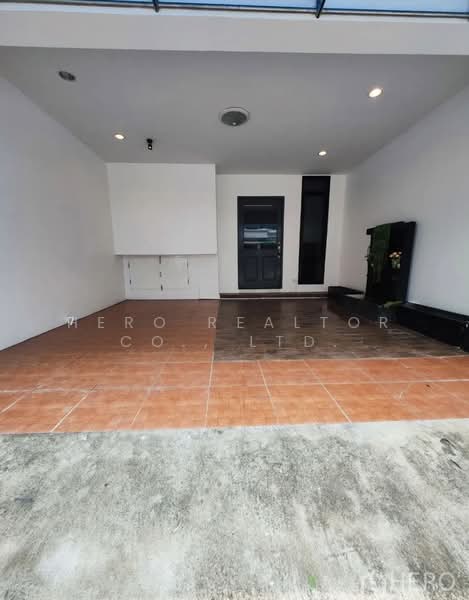 Baan Klang Krung Office Park Bangna, Bangkok, Soi Ban Klang Krung Village Office Park, Bang Na, Bangkok, 3 Bedrooms, 200 sqm, Townhouse For Rent, by Hero Realtor Co., Ltd., 500384717 - DDproperty.com