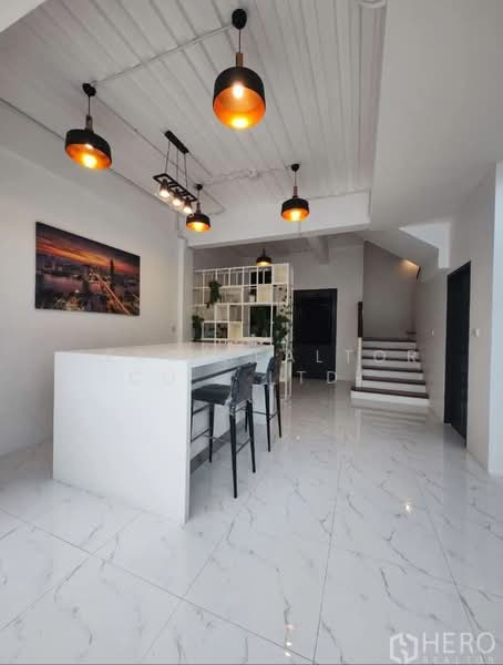 Baan Klang Krung Office Park Bangna, Bangkok, Soi Ban Klang Krung Village Office Park, Bang Na, Bangkok, 3 Bedrooms, 200 sqm, Townhouse For Rent, by Hero Realtor Co., Ltd., 500384717 - DDproperty.com