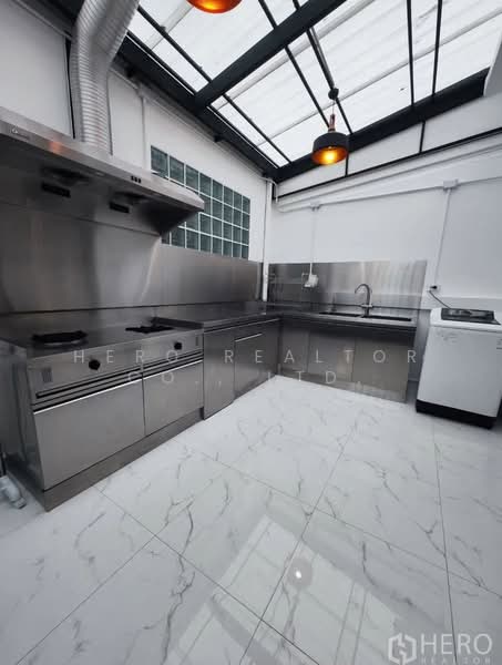 Baan Klang Krung Office Park Bangna, Bangkok, Soi Ban Klang Krung Village Office Park, Bang Na, Bangkok, 3 Bedrooms, 200 sqm, Townhouse For Rent, by Hero Realtor Co., Ltd., 500384717 - DDproperty.com