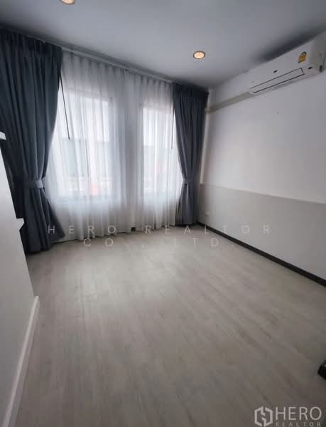 Baan Klang Krung Office Park Bangna, Bangkok, Soi Ban Klang Krung Village Office Park, Bang Na, Bangkok, 3 Bedrooms, 200 sqm, Townhouse For Rent, by Hero Realtor Co., Ltd., 500384717 - DDproperty.com
