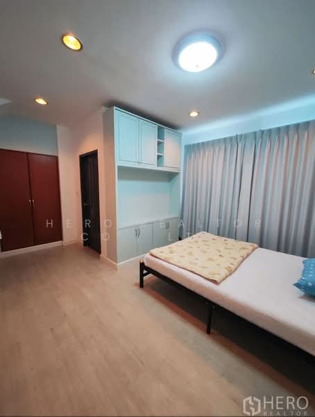 Baan Klang Krung Office Park Bangna, Bangkok, Soi Ban Klang Krung Village Office Park, Bang Na, Bangkok, 3 Bedrooms, 200 sqm, Townhouse For Rent, by Hero Realtor Co., Ltd., 500384717 - DDproperty.com