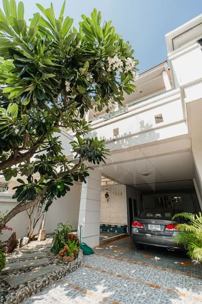 Townhouse sukhumvit 101/1, Bangkok, Bang Chak, Phra Khanong, Bangkok, 3 Bedrooms, 236 sqm, Townhouse For Sale, by Kay Tippayanet, 500384769 - DDproperty.com