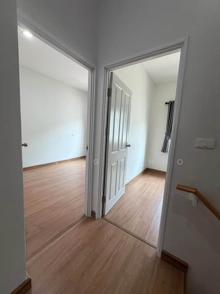 Golden Town Sukhumvit-Bearing Station, Samut Prakan, Soi Tesabansamrongtai 6, Sam Rong, Phra Pra Daeng, Samut Prakan, 3 Bedrooms, 76 sqm, Townhouse For Rent, by Living Condo, 500384789 - DDproperty.com