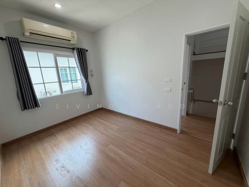 Golden Town Sukhumvit-Bearing Station, Samut Prakan, Soi Tesabansamrongtai 6, Sam Rong, Phra Pra Daeng, Samut Prakan, 3 Bedrooms, 76 sqm, Townhouse For Rent, by Living Condo, 500384789 - DDproperty.com