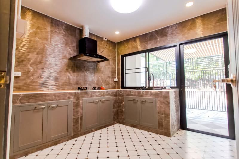 ทาวน์เฮาส์ ประชาอุทิศ, Bangkok, Huai Khwang, Bangkok, 6 Bedrooms, 700 sqm, Townhouse For Sale, by NR AGENT, 500384875 - DDproperty.com