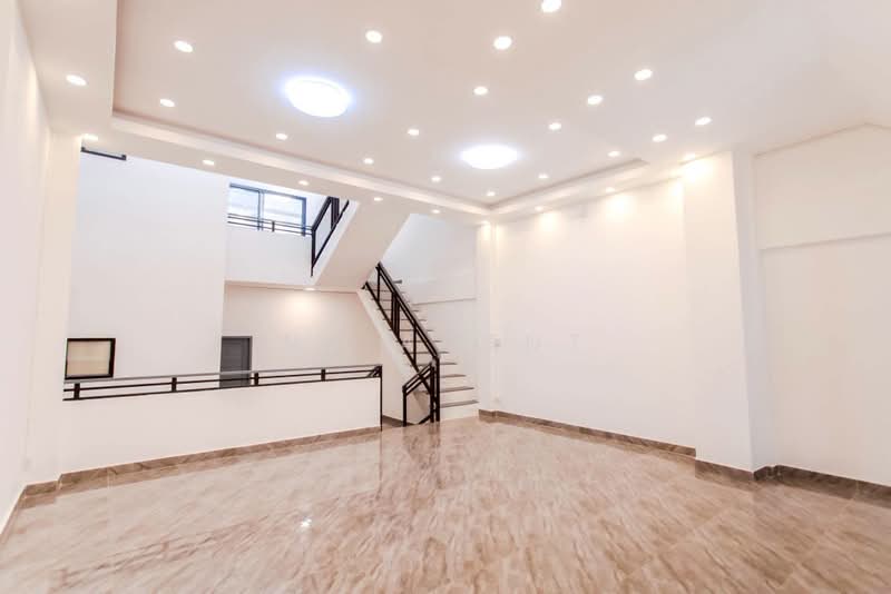 ทาวน์เฮาส์ ประชาอุทิศ, Bangkok, Huai Khwang, Bangkok, 6 Bedrooms, 700 sqm, Townhouse For Sale, by NR AGENT, 500384875 - DDproperty.com