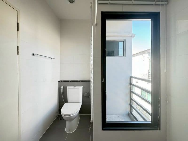 Baan Klang Muang Rama 9-Krungthep Kreetha, Bangkok, Soi Kanchanaphisek 23, Saphan Sung, Bangkok, 3 Bedrooms, 152 sqm, Townhouse For Rent, by Jutarat Jitmun, 500384933 - DDproperty.com