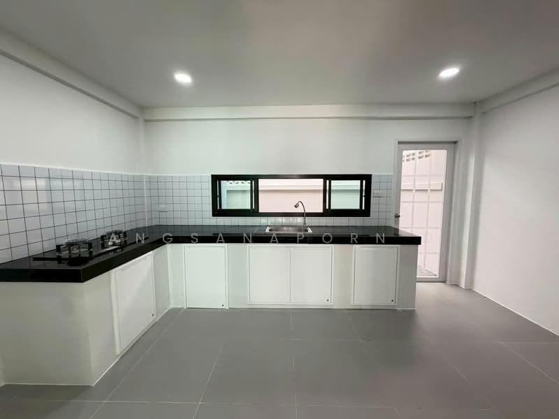 สรานนท์ ติวานนท์-ปากเกร็ด, Nonthaburi, Bang Phut, Pak Kret, Nonthaburi, 4 Bedrooms, 220 sqm, Townhouse For Sale, by Angsanaporn D, 500385050 - DDproperty.com