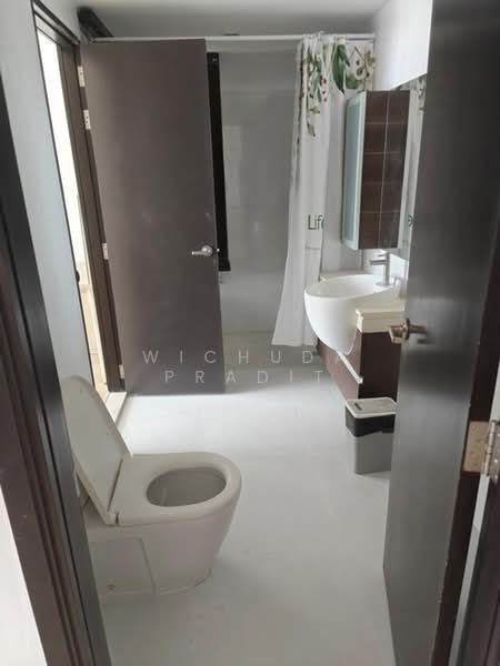 Sky Walk Residences, Bangkok, 1599 Sukhumvit Road, Phra Kanong Nua, Watthana, Bangkok, 2 Bedrooms, 60 sqm, Condo For Sale, by Wichuda Pradit, 500385187 - DDproperty.com
