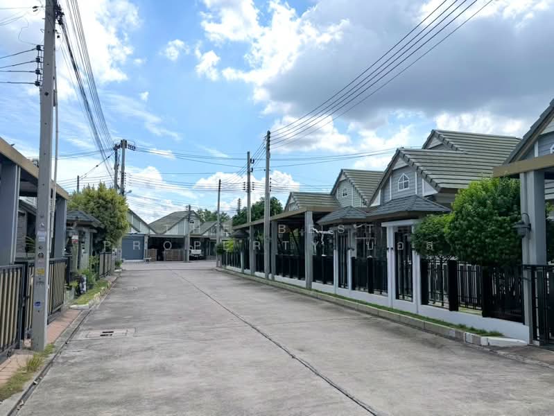 ณฐาวดี เลคไซด์ ศรีราชา (Nattawadee Lakeside), Chon Buri (Pattaya), Bueng, Si Racha, Chon Buri (Pattaya), 2 Bedrooms, 100 sqm, Semi-Detached House (Twin House) For Sale, by The Best Property บอส, 500385461 - DDproperty.com