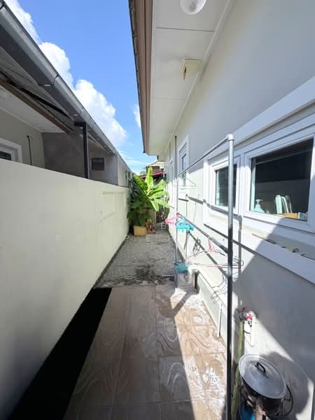 ณฐาวดี เลคไซด์ ศรีราชา (Nattawadee Lakeside), Chon Buri (Pattaya), Bueng, Si Racha, Chon Buri (Pattaya), 2 Bedrooms, 100 sqm, Semi-Detached House (Twin House) For Sale, by The Best Property บอส, 500385461 - DDproperty.com