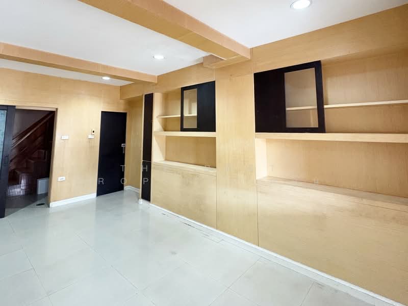 ทาวน์เฮ้าส์ห้วยขวาง กรุงเทพมหานคร, Bangkok, Samsen Nok, Huai Khwang, Bangkok, 2 Bedrooms, 170 sqm, Townhouse For Sale, by The Best Property แอน, 500385558 - DDproperty.com