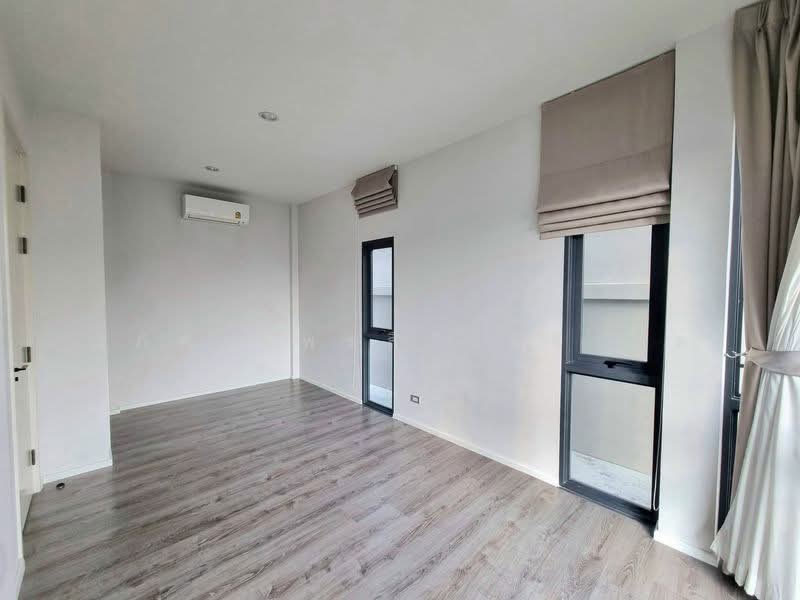 The Sonne Srinakarin-Bangna, Bangkok, Soi Chumchon Mahat Thai 3, Bangna-Trad Road, Dok Mai, Prawet, Bangkok, 4 Bedrooms, 245 sqm, Single Detached House For Sale, by ณภัทร พรสิริเมธากุล, 500385896 - DDproperty.com