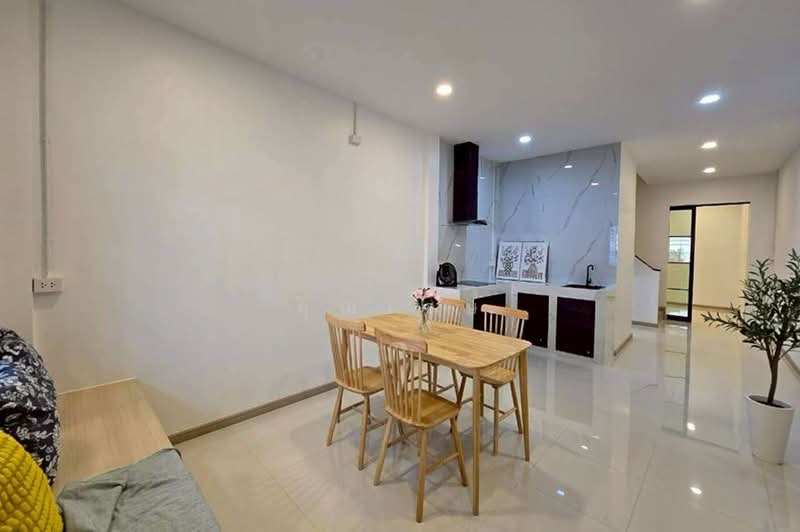 ซอยประดิษฐ์มนูธรรม 10, Bangkok, Khlong Chaokhun Sing, Wang Thonglang, Bangkok, 3 Bedrooms, 144 sqm, Townhouse For Sale, by คุณเจษ, 500386112 - DDproperty.com