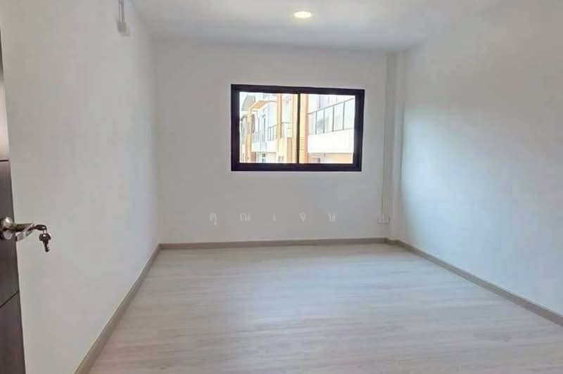 ซอยประดิษฐ์มนูธรรม 10, Bangkok, Khlong Chaokhun Sing, Wang Thonglang, Bangkok, 3 Bedrooms, 144 sqm, Townhouse For Sale, by คุณเจษ, 500386112 - DDproperty.com
