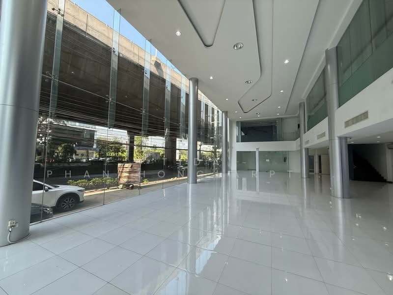 or Rent: Car Showroom, Rama 9, 900 sq.m., Bangkok, Suan Luang, Suan Luang, Bangkok, , 900 sqm, Office Space For Rent, by Tida phanthonglarptawee, 500386151 - DDproperty.com