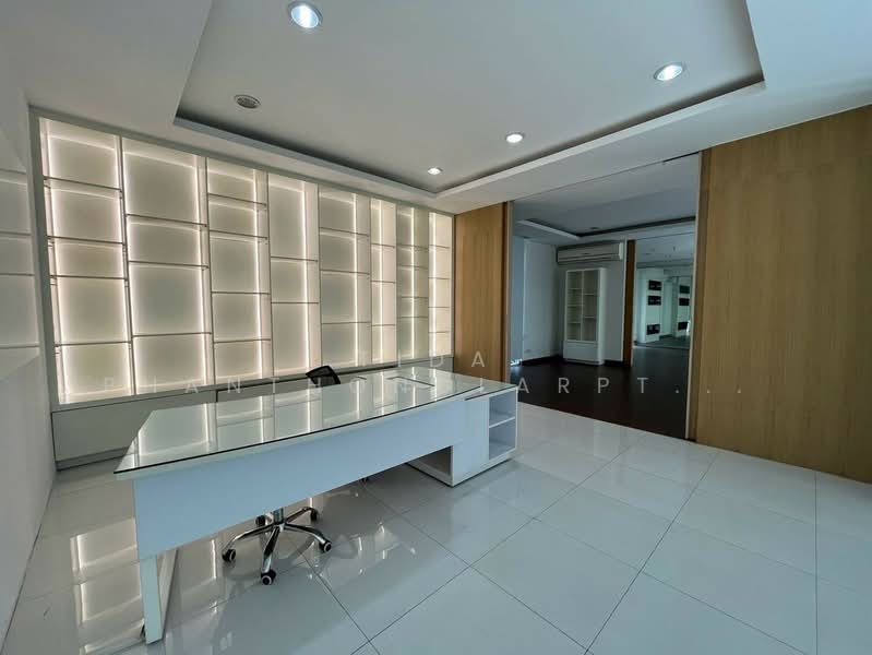 or Rent: Car Showroom, Rama 9, 900 sq.m., Bangkok, Suan Luang, Suan Luang, Bangkok, , 900 sqm, Office Space For Rent, by Tida phanthonglarptawee, 500386151 - DDproperty.com
