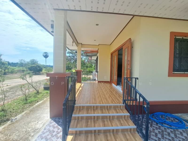 บ้านเดี่ยวพร้อมที่ดินหนองกรด นครสวรรค์, Nakhon Sawan, Nong Krot, Muang Nakhon Sawan, Nakhon Sawan, 3 Bedrooms, 200 sqm, Single Detached House For Sale, by The Best Property เบ็นซ์, 500386167 - DDproperty.com