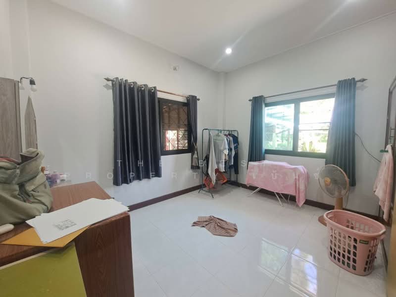 บ้านเดี่ยวพร้อมที่ดินหนองกรด นครสวรรค์, Nakhon Sawan, Nong Krot, Muang Nakhon Sawan, Nakhon Sawan, 3 Bedrooms, 200 sqm, Single Detached House For Sale, by The Best Property เบ็นซ์, 500386167 - DDproperty.com