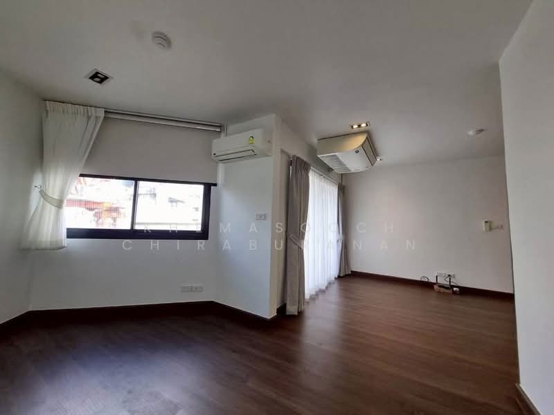 Green Point Silom, Bangkok, 29 Soi Anumanratthanon, Suriyawong, Bang Rak, Bangkok, 2 Bedrooms, 63 sqm, Condo For Sale, by Khemasooch Chiraburanan, 500386175 - DDproperty.com