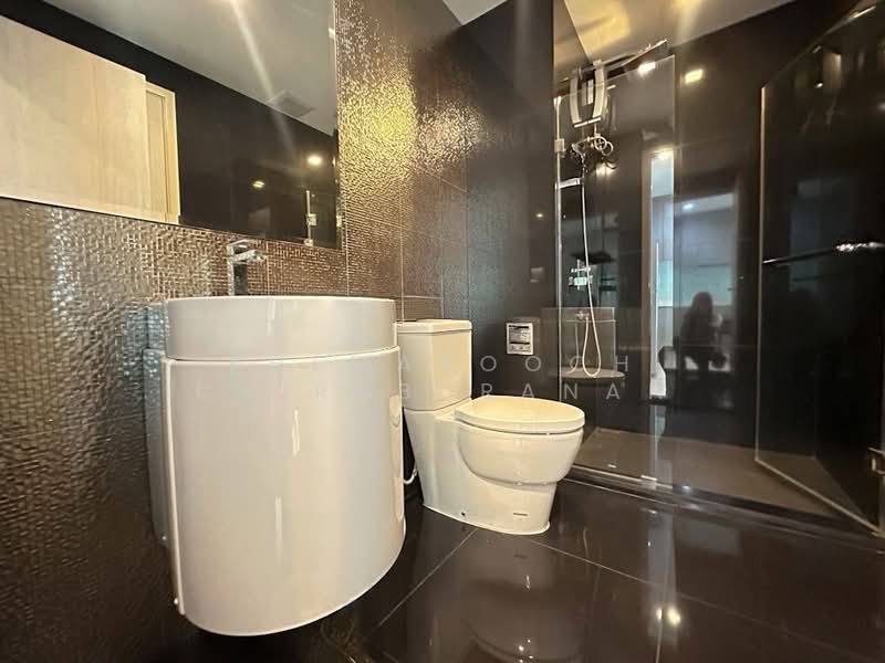 Rhythm Sukhumvit 36-38, Bangkok, 55 Soi Sukhumvit 36, Sukhumvit Road, Phra Kanong, Khlong Toei, Bangkok, 2 Bedrooms, 55 sqm, Condo For Sale, by Khemasooch Chiraburanan, 500386182 - DDproperty.com
