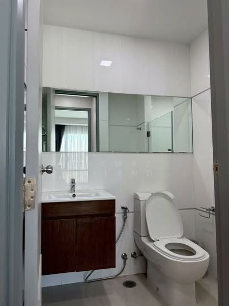 Thru Thonglor, Bangkok, Petchaburi Road, Bang Kapi, Huai Khwang, Bangkok, 1 Bedroom, 36 sqm, Condo For Rent, by Fazwaz (Thailand) Co., Ltd., 500386251 - DDproperty.com