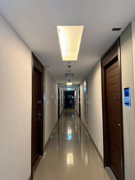 Thru Thonglor, Bangkok, Petchaburi Road, Bang Kapi, Huai Khwang, Bangkok, 1 Bedroom, 36 sqm, Condo For Rent, by Fazwaz (Thailand) Co., Ltd., 500386251 - DDproperty.com