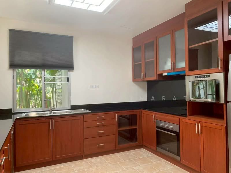 ให้เช่าบ้าน ซอยศูนย์วิจัย ใกล้ โรงพยาบาลกรุงเทพ, Bangkok, Bang Kapi, Huai Khwang, Bangkok, 3 Bedrooms, 450 sqm, Single Detached House For Rent, by Korn Thiptharat, 500386278 - DDproperty.com