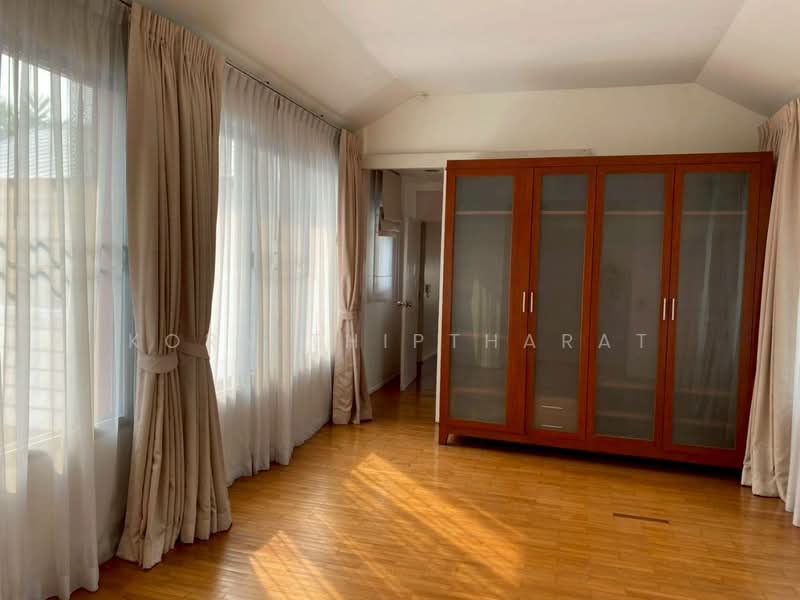 ให้เช่าบ้าน ซอยศูนย์วิจัย ใกล้ โรงพยาบาลกรุงเทพ, Bangkok, Bang Kapi, Huai Khwang, Bangkok, 3 Bedrooms, 450 sqm, Single Detached House For Rent, by Korn Thiptharat, 500386278 - DDproperty.com