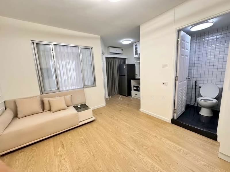 Lumpini Condo Town Bodindecha Ramkhamhaeng, Bangkok, Soi Ramkhamhaeng 43/1, Phlapphla, Wang Thonglang, Bangkok, 1 Bedroom, 28 sqm, Condo For Rent, by Airada Parasarn, 500386313 - DDproperty.com